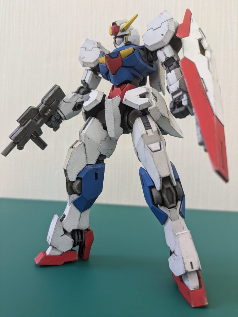 装備は同様だが一般人でも乗れるようシェルユニットはオミットカラーも量産機体とは違うトリコロールへ変更青が少ないと感じたため脚部サイドアーマーに青を追加しました