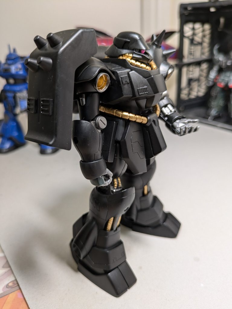 黒サフ筆塗り全塗装です。これだけでもかっこいいです。😁