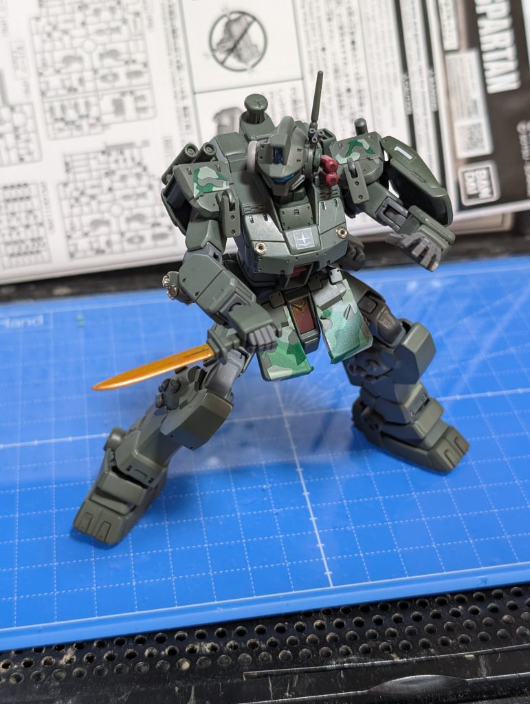 今回のサムネのお気に入り！ヒートナイフは赤熱仕様に塗りました！左肩のセンサーパーツ無くして（センサーじゃなくスモークディスチャージャーでした）ヘイズル君の肩部グレネードランチャーをちょっとだけ加工して装備させました!ここまで見て下さってありがとうございますm(_ _)m