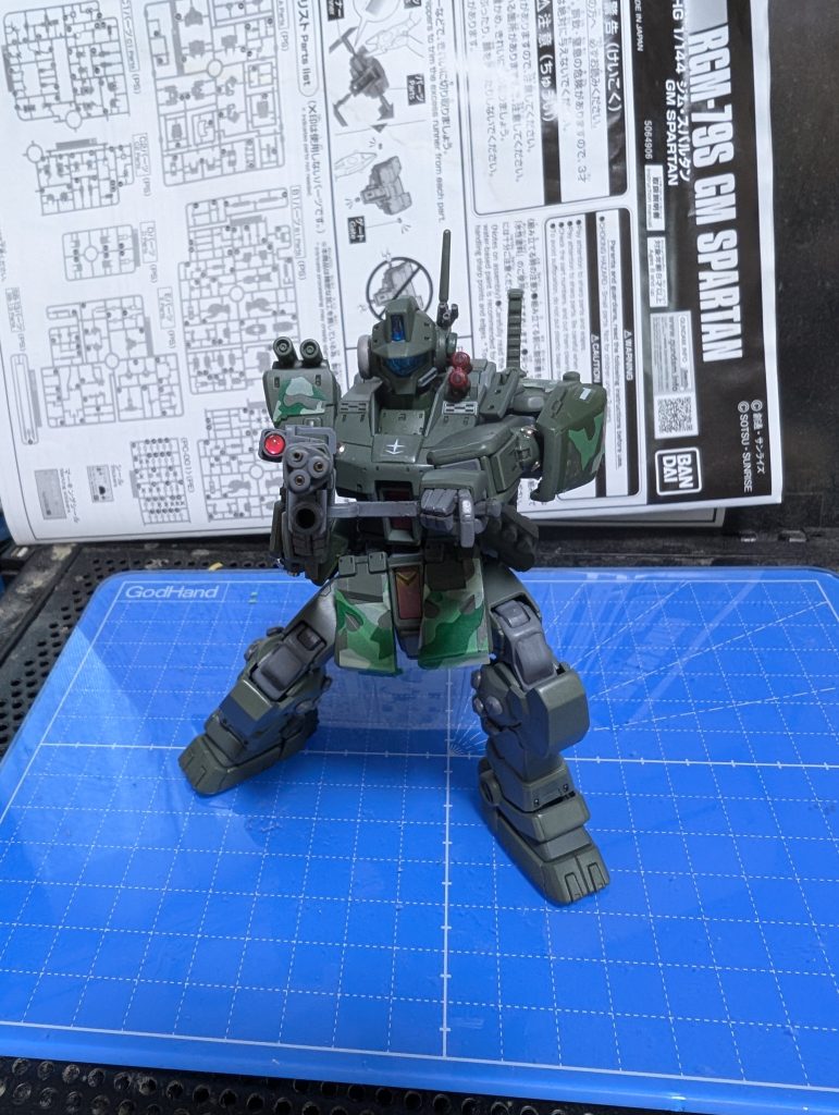 ライフル構え。持たせるのにマニュピレーターがポロポロ取れてダルかった‥銃口に分かりにくいですがメタルパーツ入れてます！