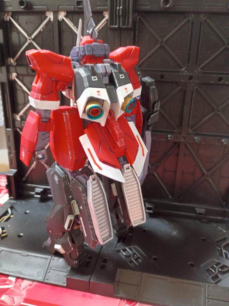 A.O.Z版の赤いバーザムを一部色変更して仕上げました。