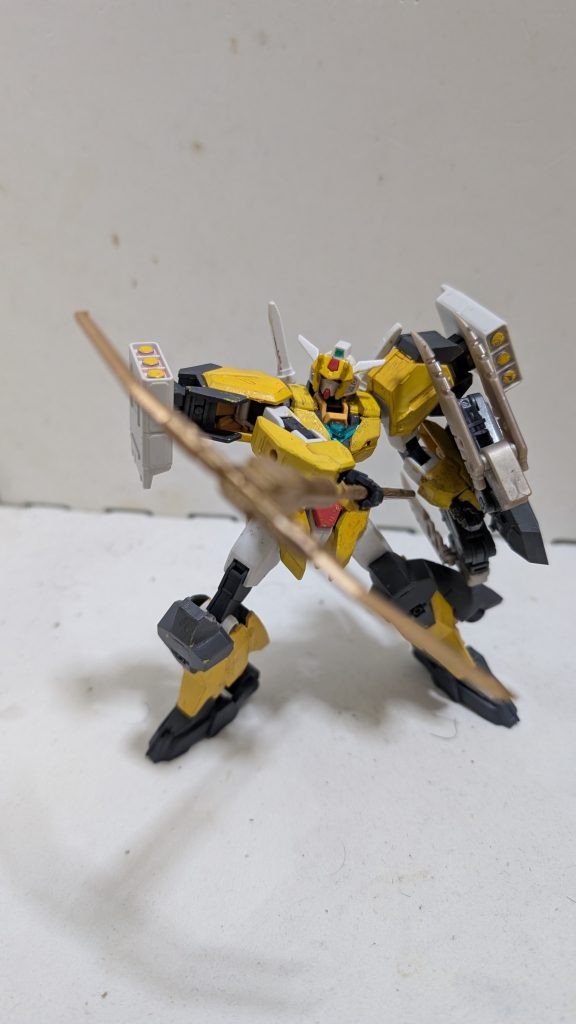 バトルピッケル『ゴールデンドリーム』バエルソードにも使用されている特殊合金から錬成された黄金の大型ピッケル。とにかく頑丈なので採掘作業からバトルまであらゆる局面で酷使される。サタニクスガンダム譲りのパワーで振りかざすピッケルは、あらゆる敵を穿ち斬り裂く。基本的には採掘作業用。ただし、採掘の邪魔をする不届き者に対して振りかざされる事もある。