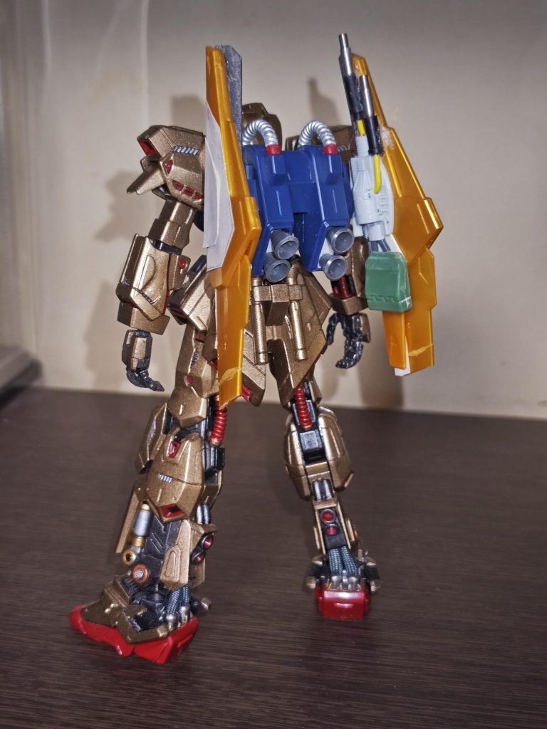 右側しか付けてませんが、二連ビーム砲装備で。