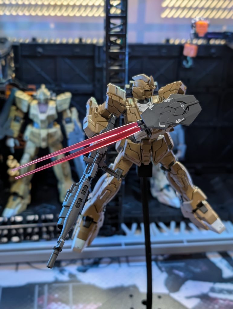 DMへの変身が出来ない設定の為、バックパックのサーベルをこちらに移しかえました。ぶった切ってポン付けしただけです。