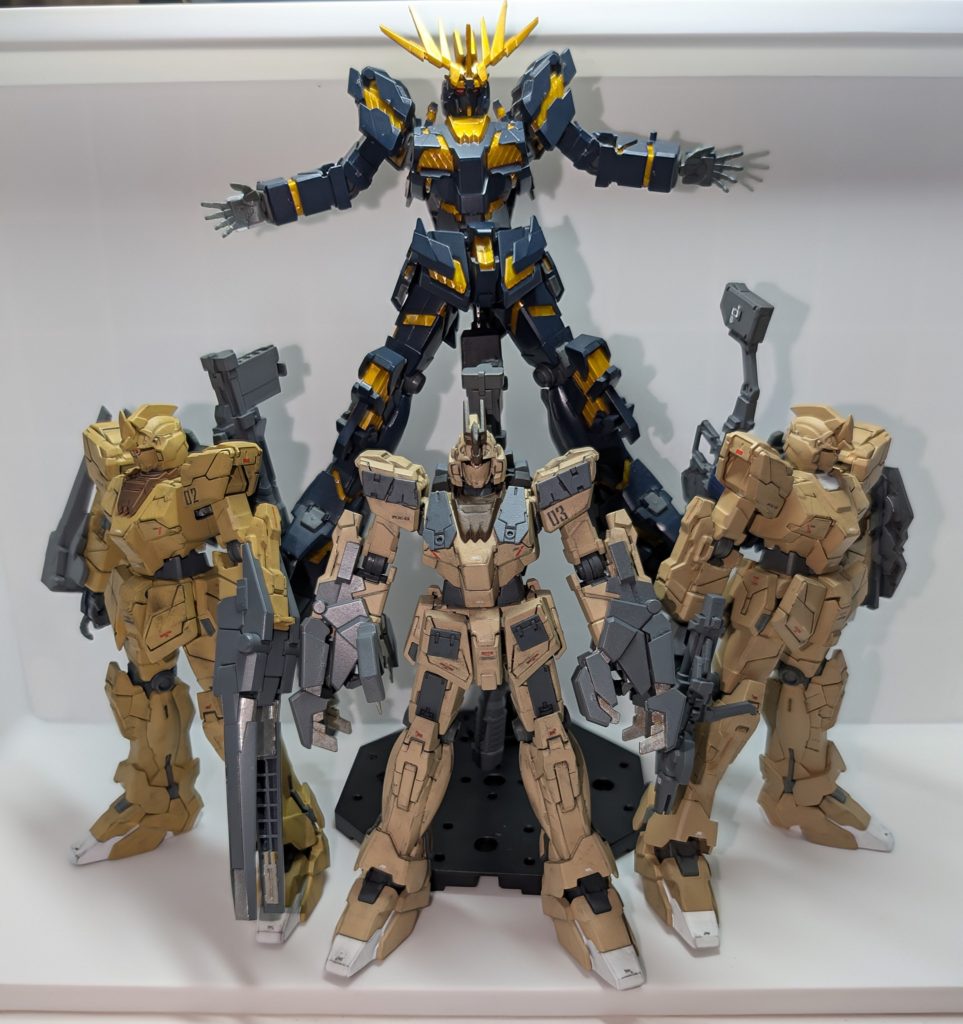 3体も塗装するのはMG並みの作業量ですね。正直、安易に考えた事を後悔しましたが、こんなふうに数を揃えるのは初めてでしたので、揃った時にはやり切った感がありました。なかなか楽しかったですね😄あと1ピース残ってますが、年末だし年越しガンプラはちょっと別のを作りたいな～と思います。皆様、良いお年をお迎えくださいね🫡