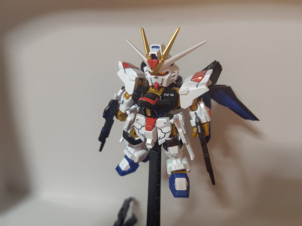モビリティジョイントのストフリ弐式です。ドラグーンや足の青い部分を塗装し、所々スミ入れしました。スミ入れをしたことでモールドがハッキリしてカッコよくなったと思います。