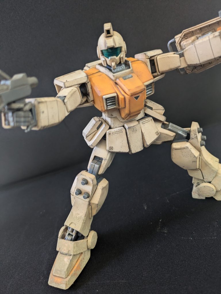 やはり昔のMGのためか可動範囲に少し物足りなさを感じ　アクションポーズには少々限界がありますが、保持力ほ満点これで3000円だという驚き😳