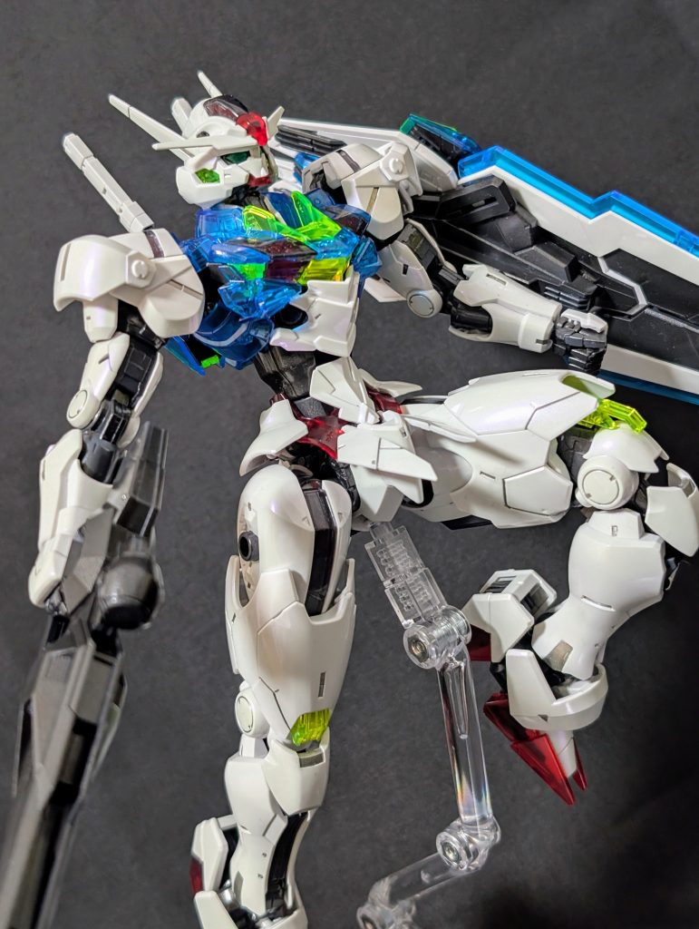 モールドはタミヤエナメルカラーのチタンシルバーで。こちらも思ったより目立たない…