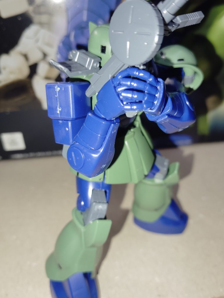 あとザクIは腕の関節がザクIIのものとは違うので肘が90度以上曲がります。これもすごい。