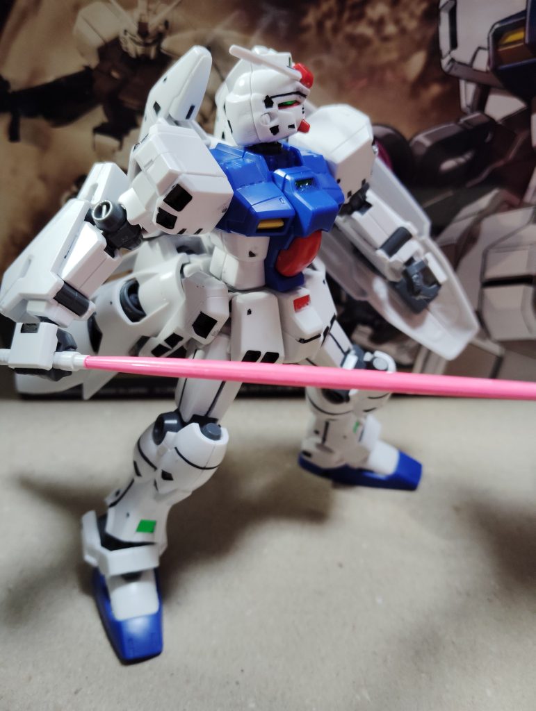 サーベルはピンクに塗装してあります。