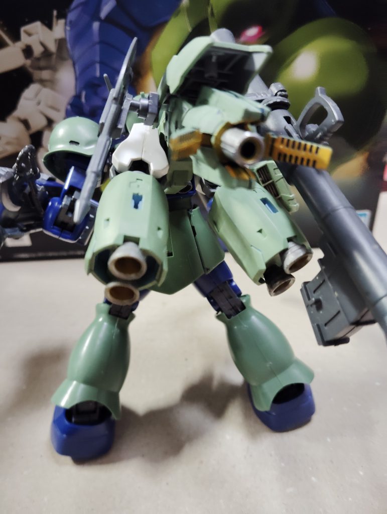 背中の追加ブースター、エンゲージを見てたら作りたくなったバズーカとヒートホークを装備できます。