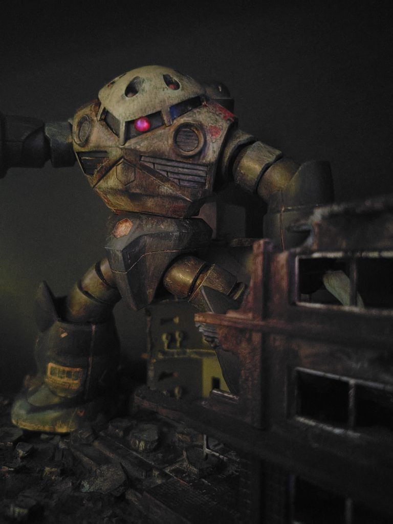 ズゴックは陸に上がって活躍する事を念頭にグリーン基調にザグっぽい量産型塗装してみました。工作は合わせ目消し、爪尖端化、ランナータグ貼り付け、モノアイ改修ぐらいです。