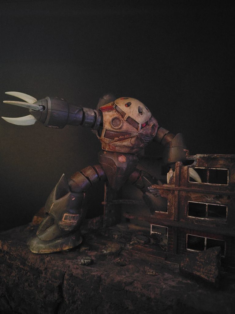 夜間モードの威力発揮です！塗装は黒サフ立ち上げのラッカーです。汚しはデカール貼り付け後にMr.ウェザリングカラーのグランドブラウンでフィルタリングした後に水性ホビーカラー各色で汚していきました。