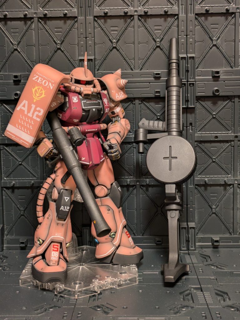 サンダーボルト外伝一巻末に紹介されていたメガサイズザクマシンガンを参考に塗装してみました。ガンプラを作製中はウエポンをおざなりになりがちなので、新鮮で楽しかったです。 以上ですありがとうございました(gundam-kao3)