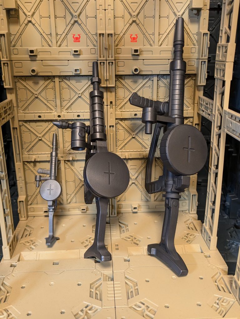 左から　MG　PG   メガサイズ ウエポンだけでもガンプラは楽しですありがとうございました(^^♪