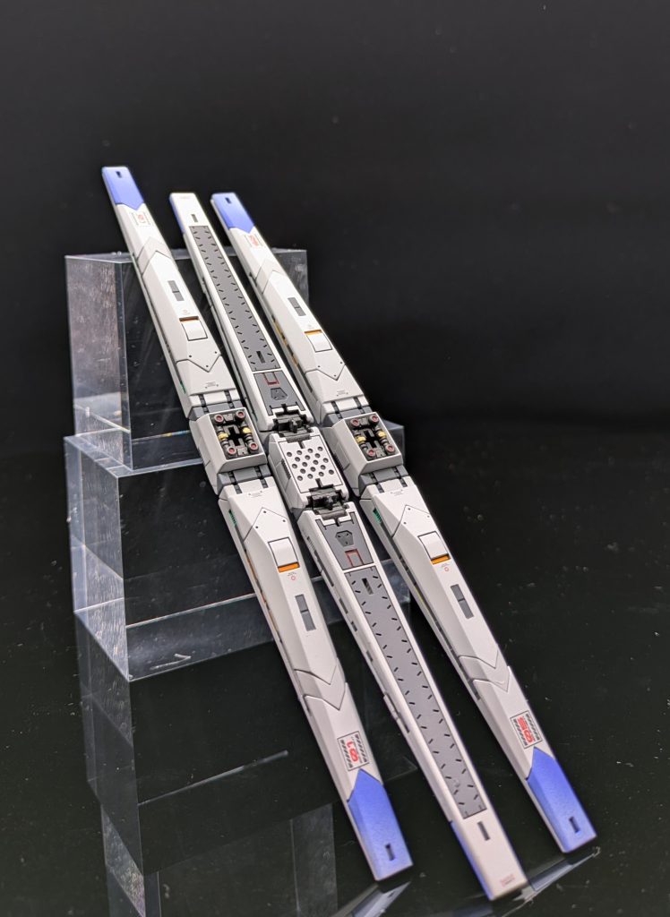 フィンファンネルにはナンバリングデカールを使っています。グラデーション塗装は今回初めて挑戦しました。