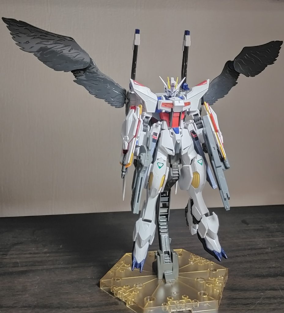 RMS−A50UG リベルタスガンダムアルテマノヴァノヴァリベルタスウェポンと呼ばれる、アルティメットファイターを装備したノヴァリベルタスガンダム。主な武装はマリスブレイカー×2、アルテマファンネル。アルティメットファイターの灰色の翼は、オルタナティブガンダムを彷彿とさせる。