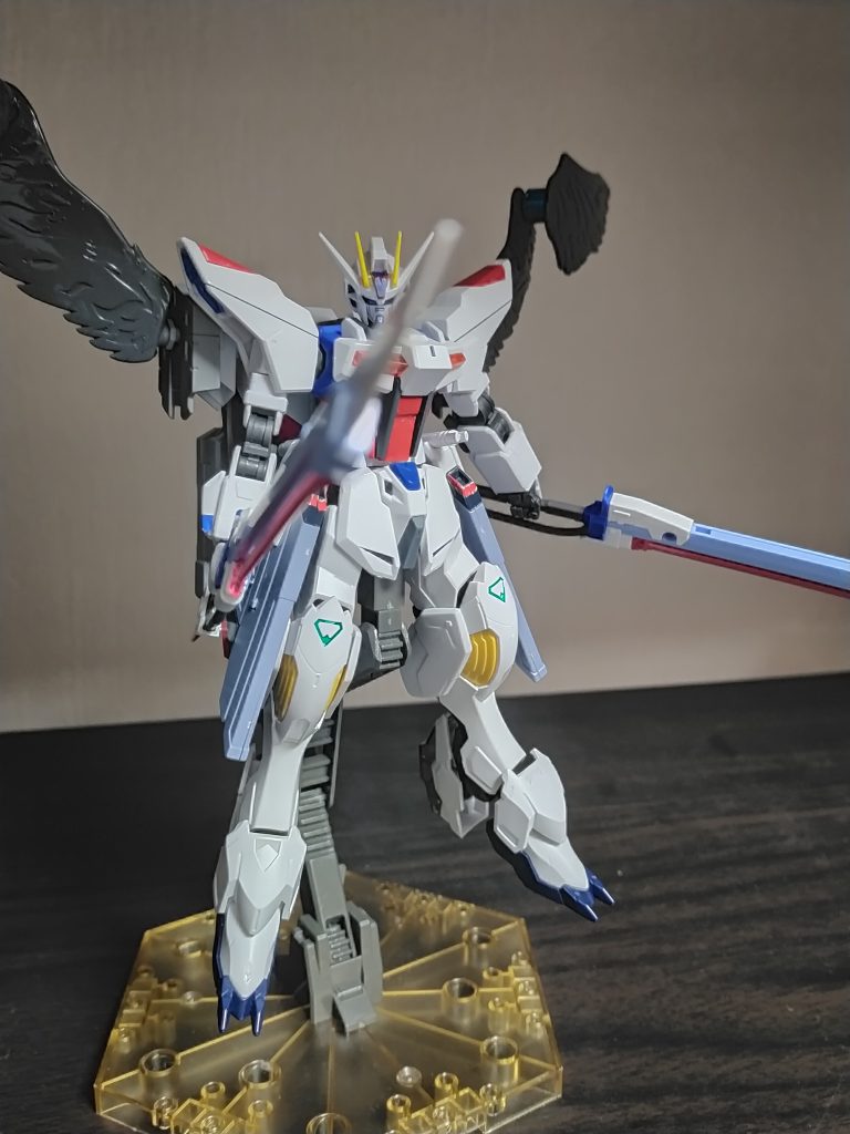 マリスブレイカー大型のビームソード。ビーム刃を高速振動させることで、物理攻撃を無効化する装甲も切断できるようになった。という感じです!次回はガンダムバルバトスルプス ウェザリングジオラマです!