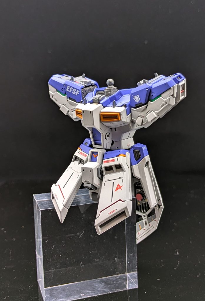 フロントスカートの隙間にレッドを配色してチラ見せさせてます。様々な作例を参考にさせていただいています