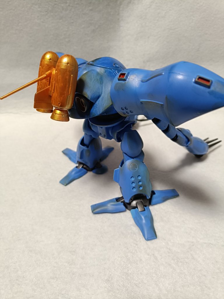 水中ジェットパックはガンダムマーカーのイエローゴールドで　ムラな感じで塗り錆びてるように見せてます。