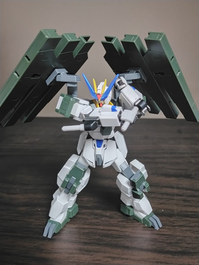 ビームサーベルガンダムに標準装備されているものと変わらない、近接武器。腕部と腰部に二本ずつ装備している。