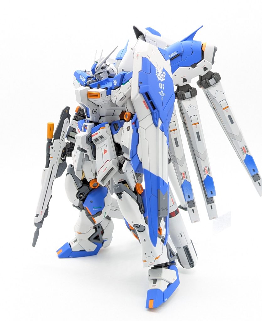 ビームライフルを持たせての素立ちです。メインカラーのホワイトは2色使い分けています