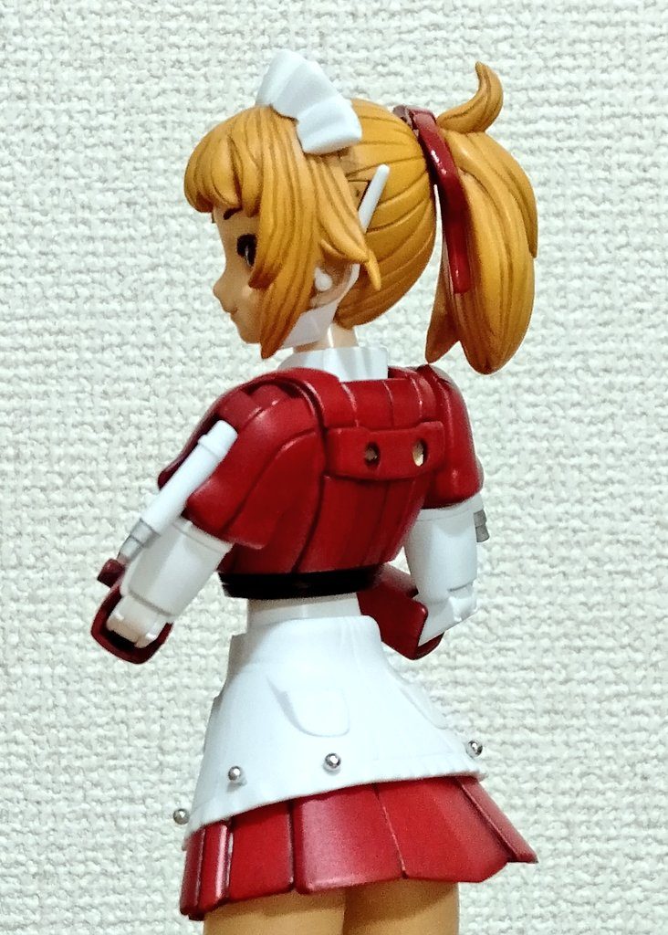 襟周りの装甲を取っ払ってスッキリと