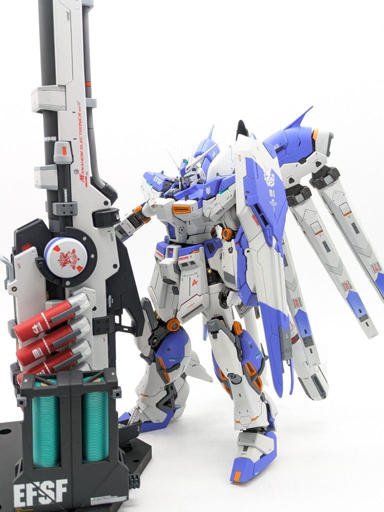 基本的には設定に近い配色で塗装しましたが所々にオレンジやグリーンの差し色を加えてオリジナリティを出しています