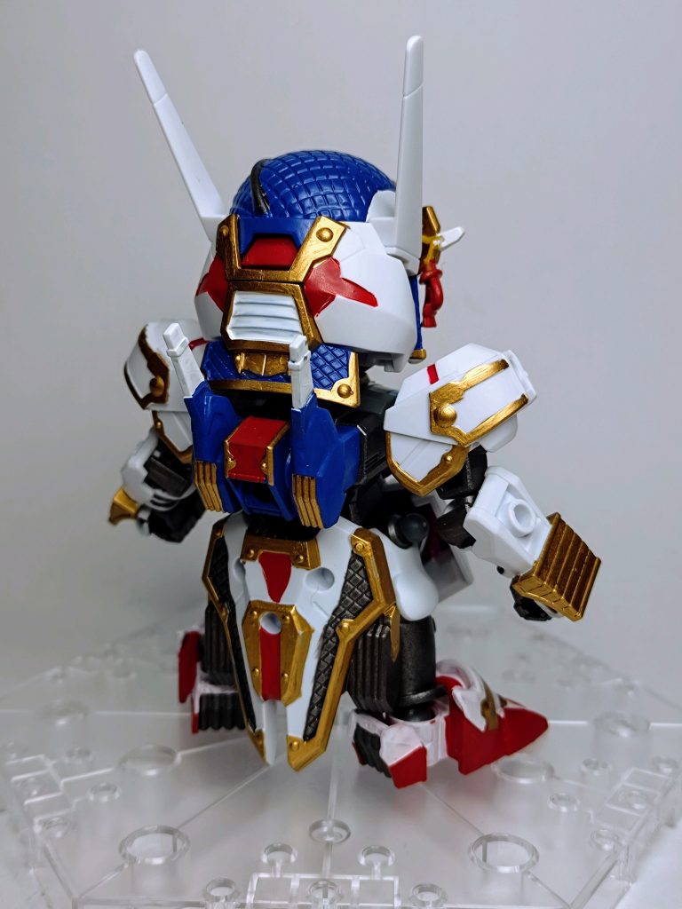 ビットオフフォームこちらはオリジナルのエアリアルを参考にそれとなく塗り分けてます。SDガンダムのバックパックとリアスカートの塗装の難易度は異常だと思います。