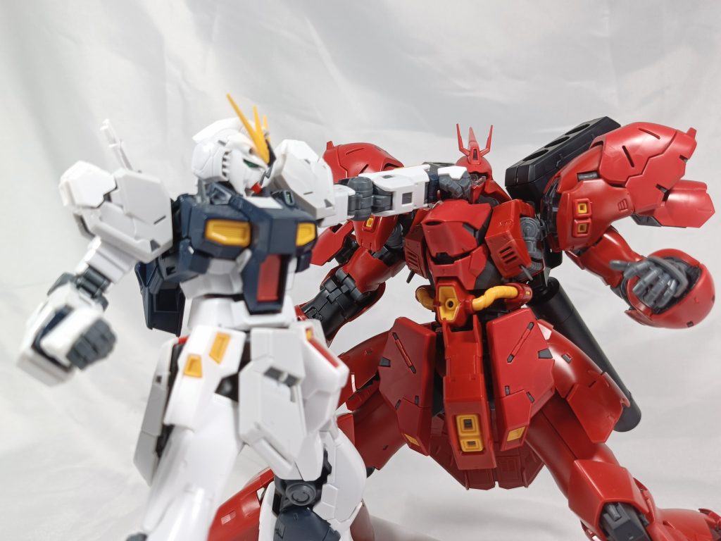 「シャア!何枚か写真を用意したようだが、一日に投稿できるのは2作品までだぞ(gundam-kao9)」「なんだとアムロ!?ならば仕方あるまい…、絞ってまとめるだけだ!!(zaku-kao4)」