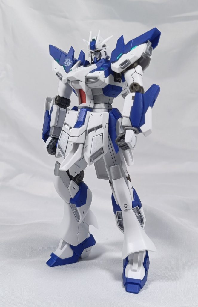 三代目の始まりにして「紅の彗星」と呼ばれるに至った機体、HI-νガンダムヴレイブ!!ファンネルはアナハイムで調整中だ!