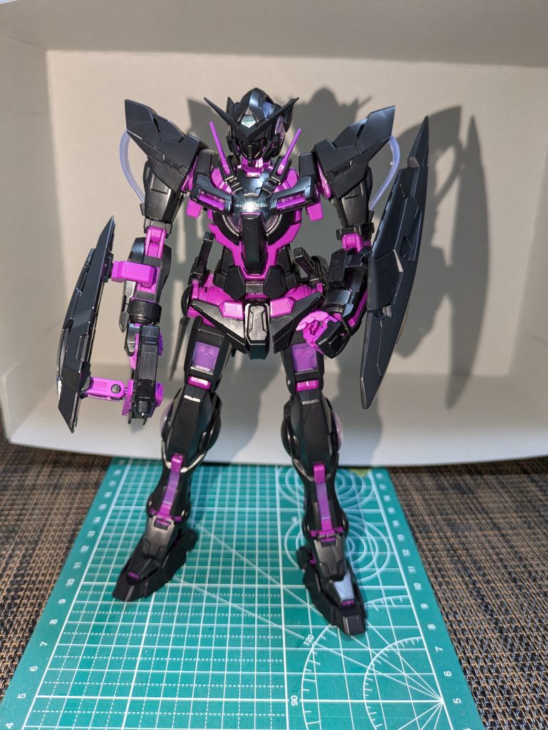 初めてのMGでしたが、パーツが大きくてなんとも作りやすく、老眼でもテキパキと組み立てることが出来ました。