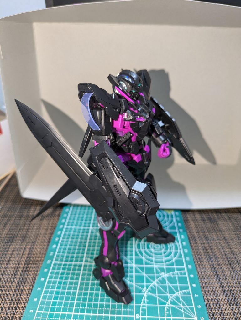 エクシアは、スタイルがシンプルでとてもいいですね。その後…ひと通り楽しめたので、塗ってみました。