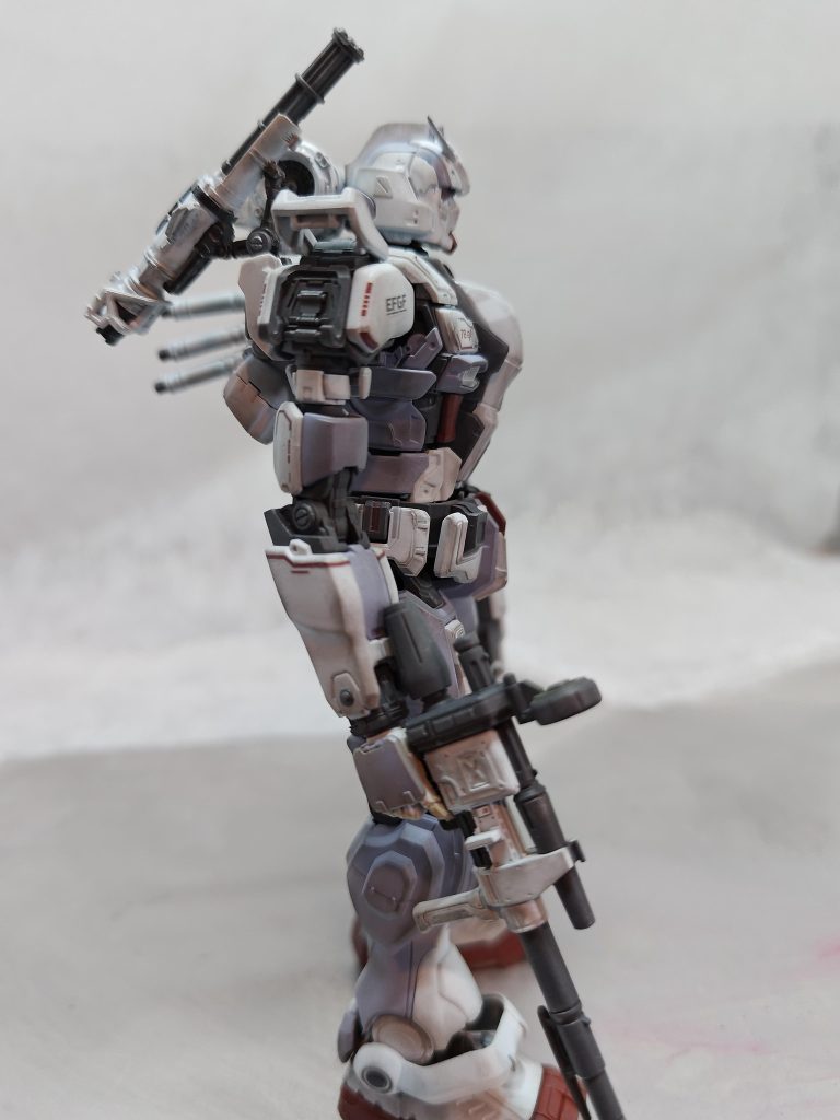 塗り分けは超合金板を参考にしました。グレーの調色間違えましたがこれはこれでありですね。