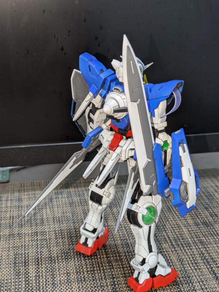 もうちょっとポーズつければよかった。ホントはデカールとか貼りたいのだけど、何度も失敗したのですがデカール貼りは中止。