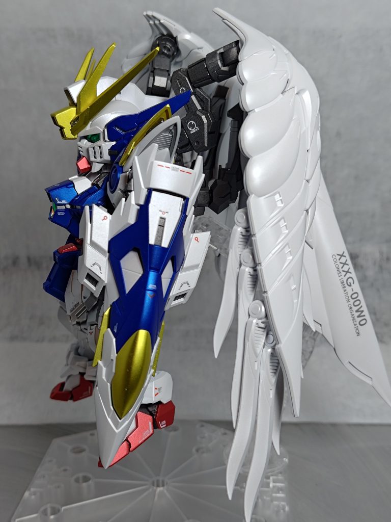 翼が豪華なのでパール塗装が映えると思い塗りました。