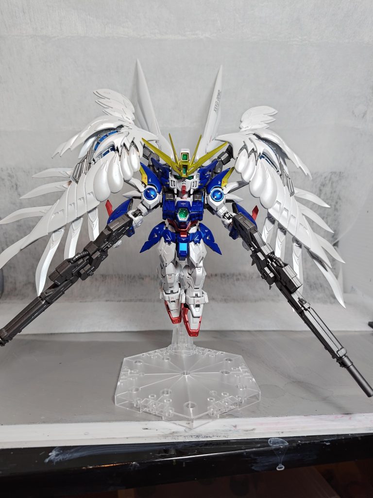 塗装後だとガシガシ動かせないのでポージングが下手な自分は色々断念しました(gundam-kao9)