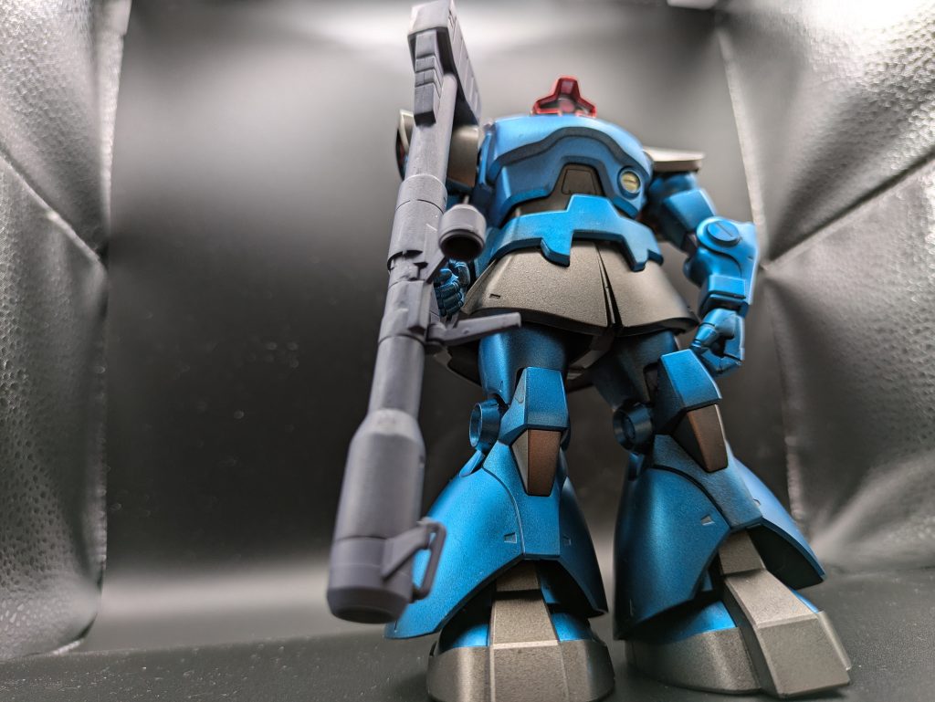 ファーストのモビルスーツのキットはシンプルなのにラインが美しいですね。