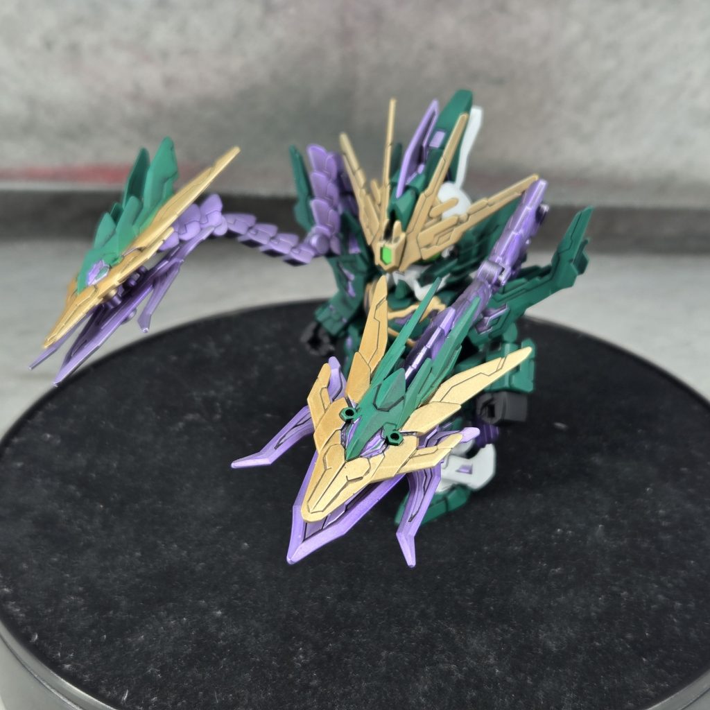 ドラゴンアームを伸ばして1枚作って飾るだけで満足なのであまりポーズをつけないのですがさすがに画像少ないとさみしい感じがすごいのでギミック系はなるべく写真に納めようと思います