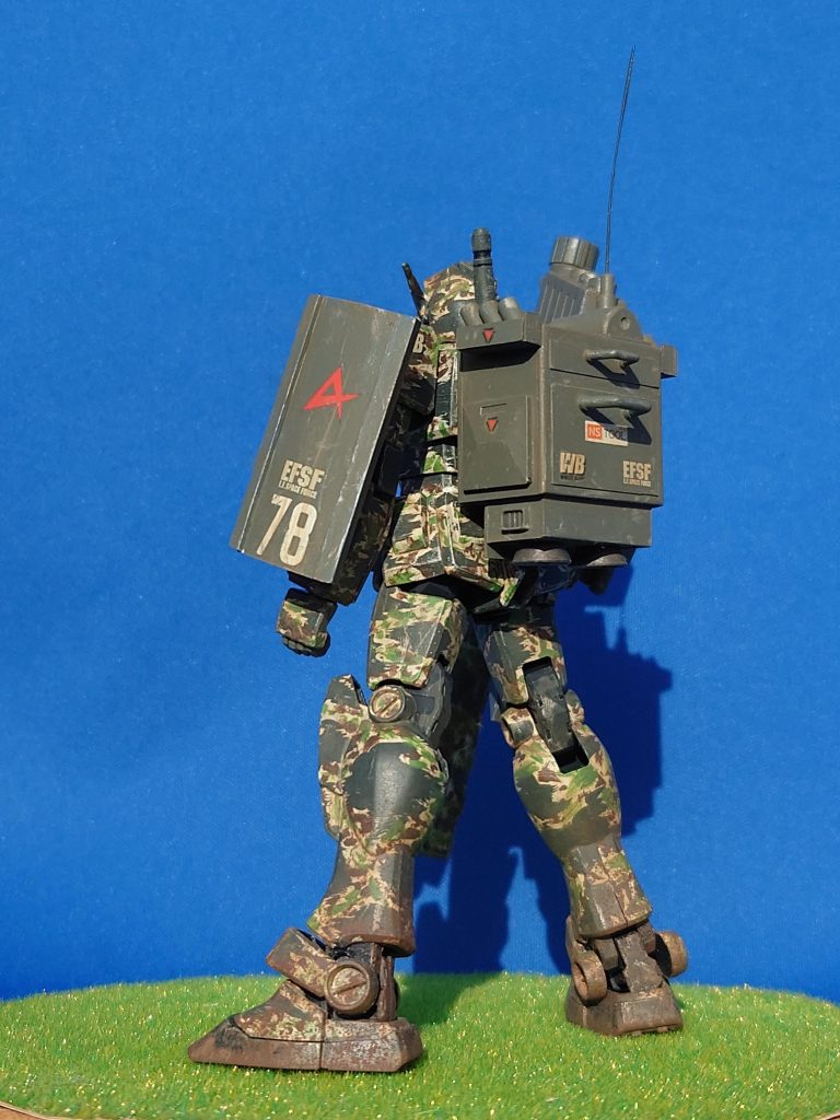 補給か滞るのでシールドは簡易的なライオットシールド。