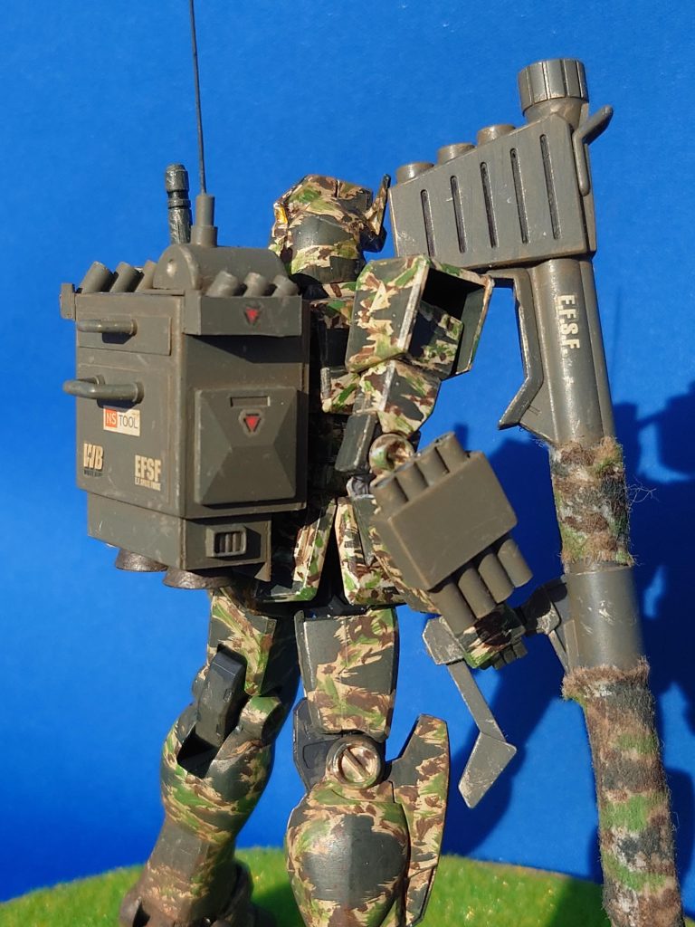 追加装備にスモークディスチャージャー３✕２、４連ミサイルポッド。