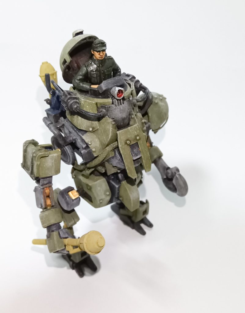 ハッチオープン。コックピットは絶対狭い。