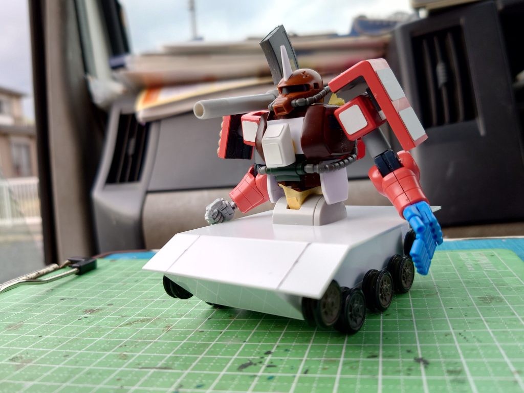 車体はプラ板から、転輪は廃棄キットから流用。