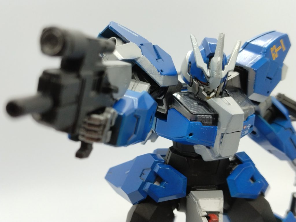 ハンドガンはガンヴォルヴァのライフルをショート化し、スコープを増設