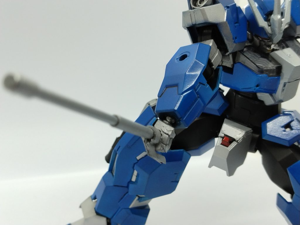 警棒はまさかのフルスクラッチ差し替えなしで伸縮が可能