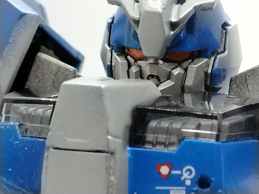 胸部の桜の意匠は無理なのでRGアストレイのデカールでそれっぽく再現