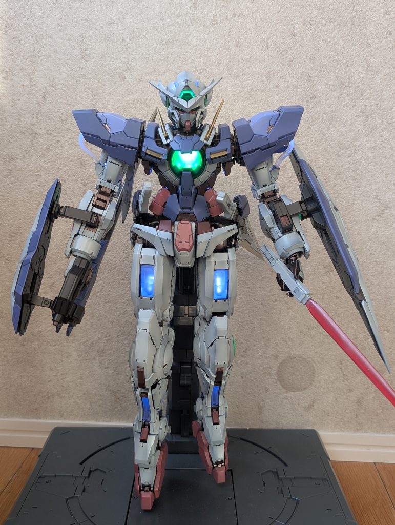 ポージング下手くそで笑う。