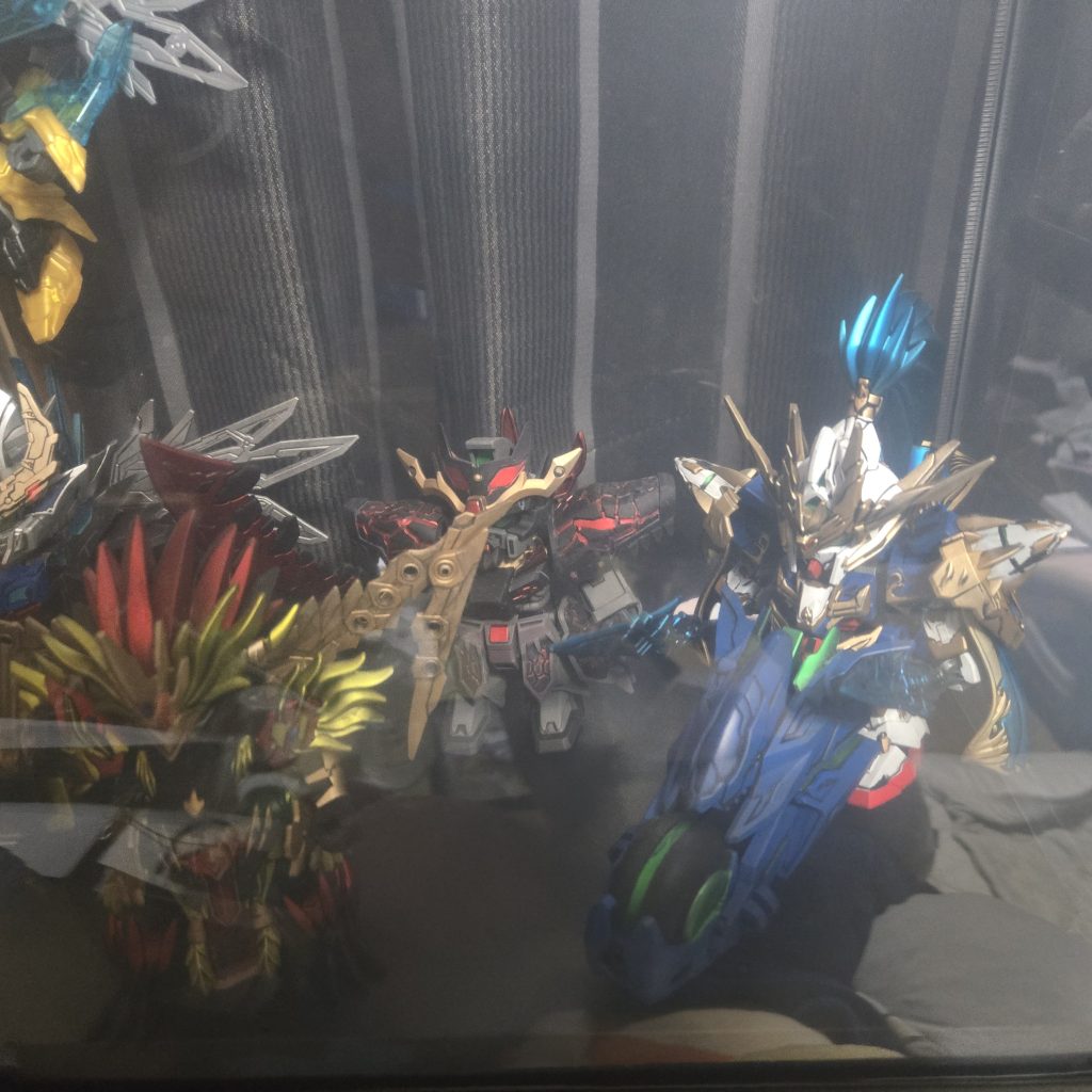 孫堅、董卓、趙雲ショウケースは透明度が悪いのですがスタンドを使えばSDは大量に入るので気に入ってます