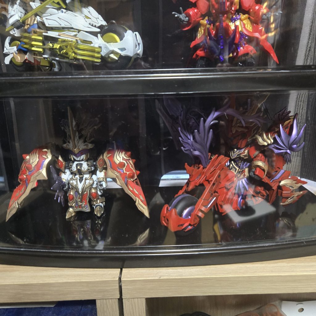 貂蝉、呂布ここからダイソーのショウケースを使って見てます重ねてるのでライト必用かなとか思ってます