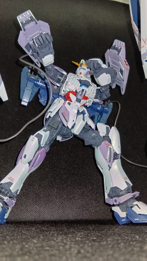 水性リンプラカラーにはグレーがないので、ホワイトに少しだけパープル(どちらもリンプラカラーのパール塗料)を混ぜてます。